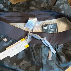 Brand new figs camo XL pants